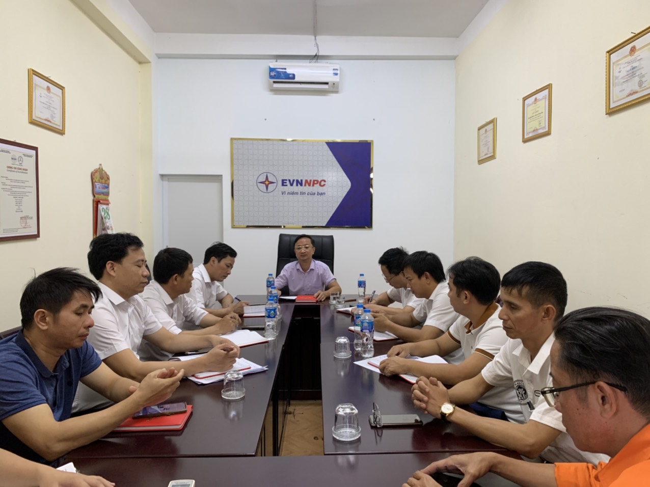 Xí nghiệp Dịch vụ Điện lực Hưng Yên tổ chức sinh hoạt chi bộ định kỳ